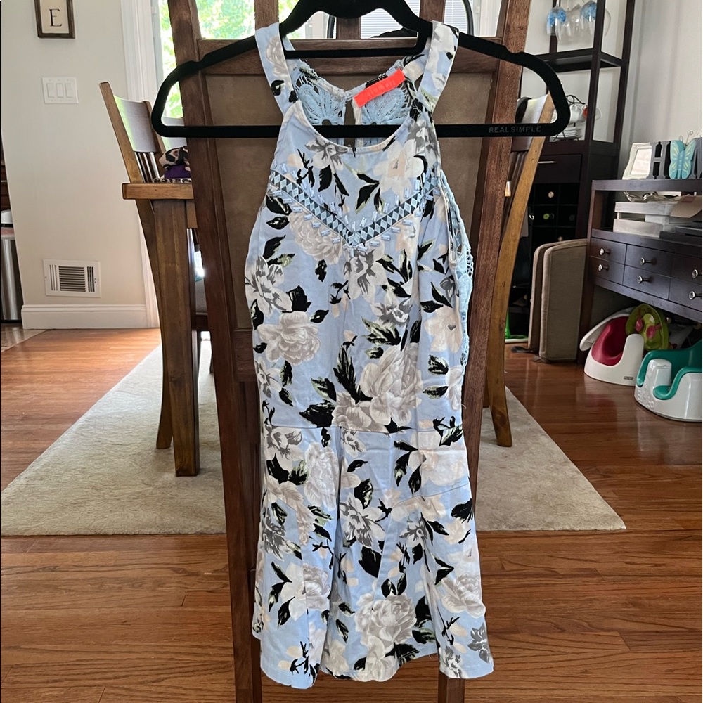 Adorable romper for summer with back peephole and lace design!